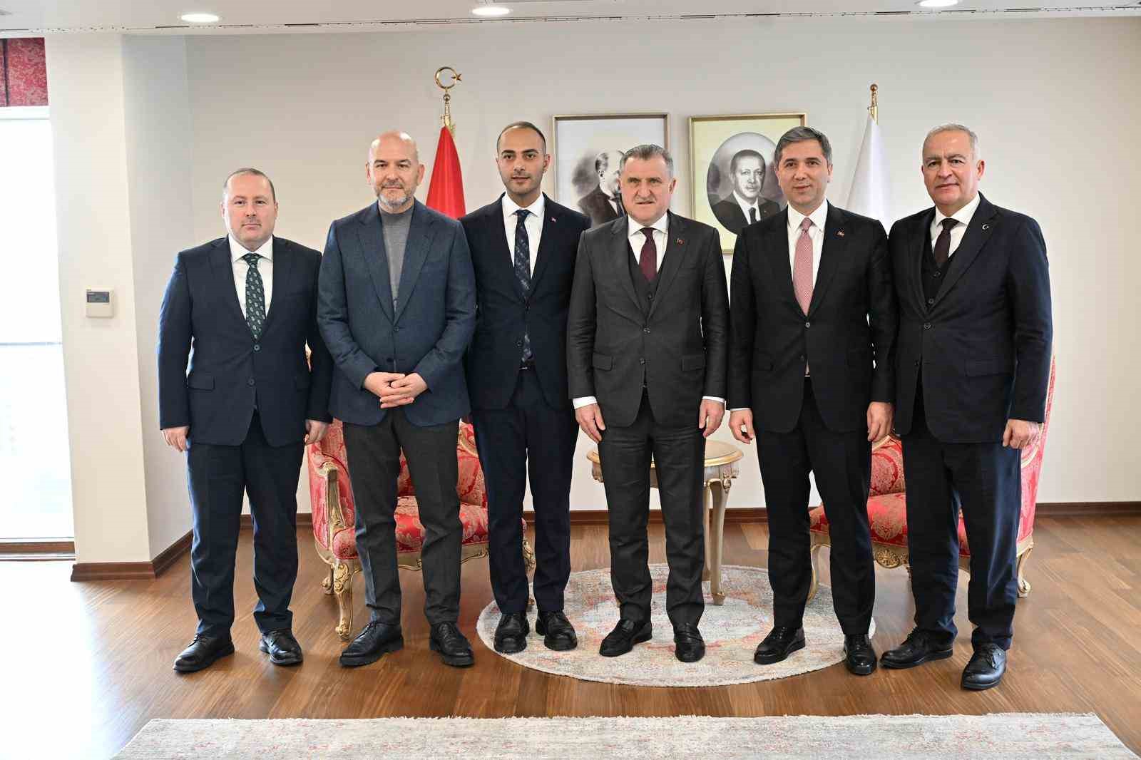 Gençlik ve Spor Bakanı Bak, Gaziosmanpaşa’da spor yatırımlarını yerinde inceledi 4 genclik ve spor bakani bak gaziosmanpasada spor yatirimlarini yerinde inceledi 0 qILbfdcJ
