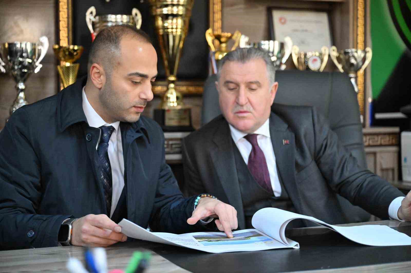 Gençlik ve Spor Bakanı Bak, Gaziosmanpaşa’da spor yatırımlarını yerinde inceledi 5 genclik ve spor bakani bak gaziosmanpasada spor yatirimlarini yerinde inceledi 1 IwQsqVn1