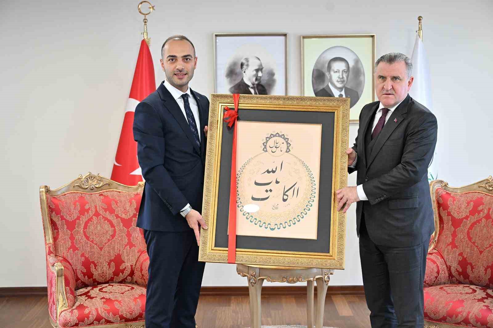 Gençlik ve Spor Bakanı Bak, Gaziosmanpaşa’da spor yatırımlarını yerinde inceledi 7 genclik ve spor bakani bak gaziosmanpasada spor yatirimlarini yerinde inceledi 3 HsJhCcXj