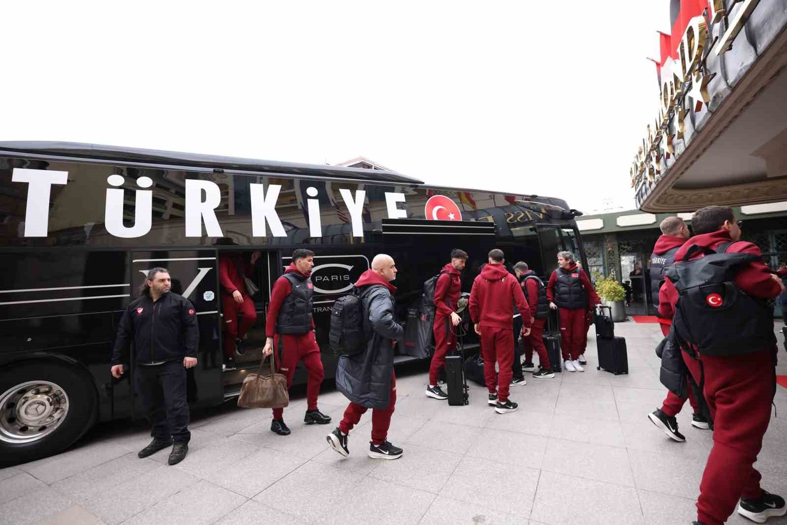 genclik ve spor bakani bak kosovada 1 uBBUrQcS