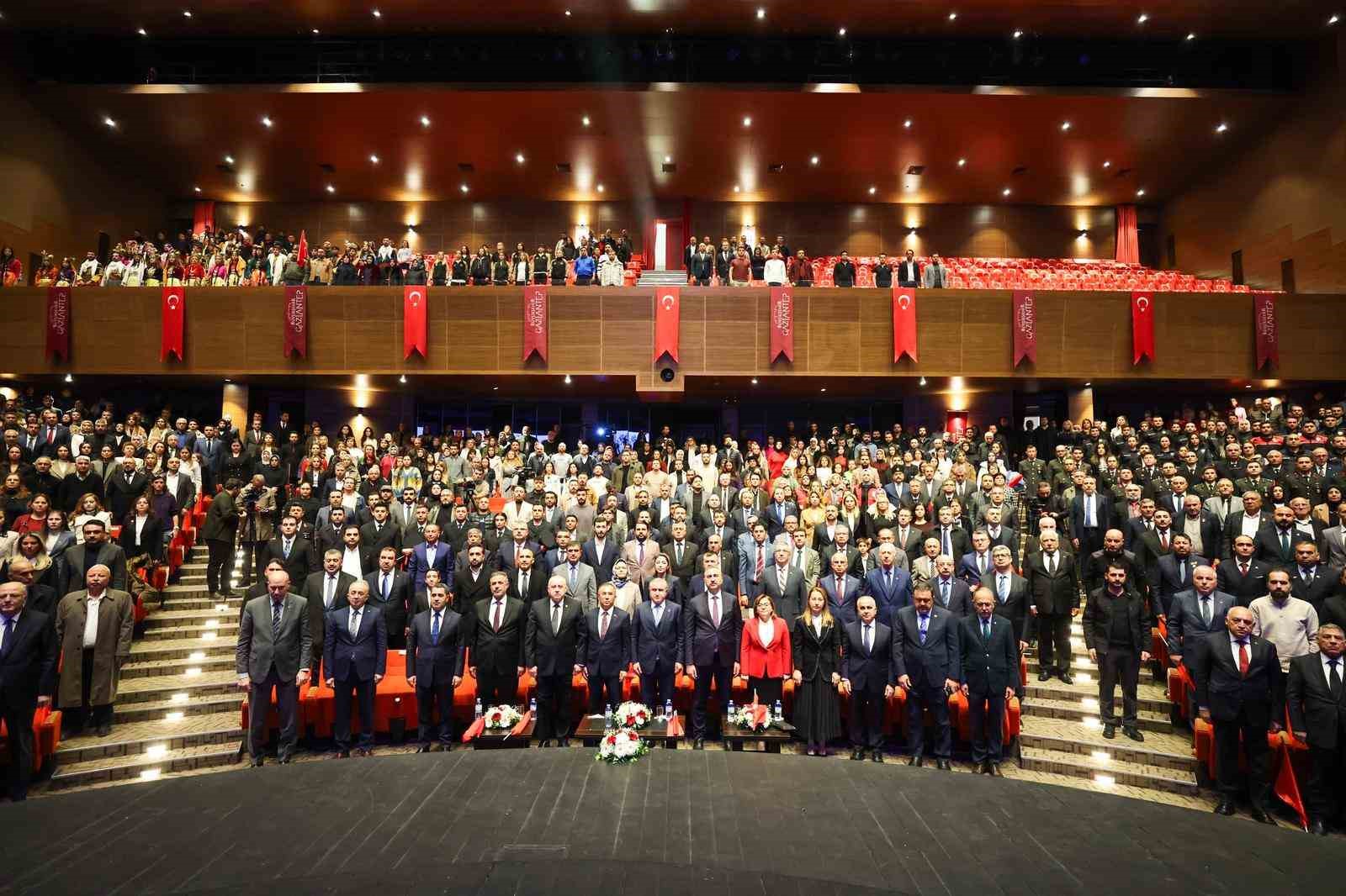 Gençlik ve Spor Bakanı Bak: "Savunma sanayisinde her alanda yatırım yapan bir Türkiye var" 8 genclik ve spor bakani bak savunma sanayisinde her alanda yatirim yapan bir turkiye var TjrkKzCP
