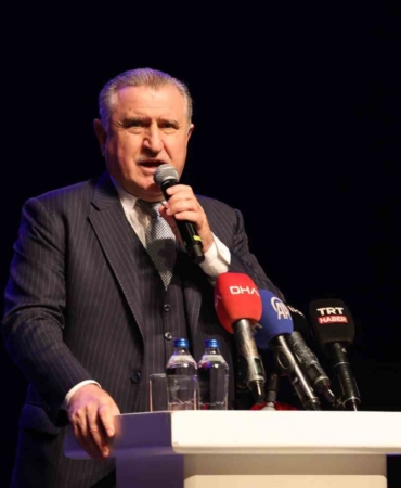 genclik-ve-spor-bakani-bak-savunma-sanayisinde-her-alanda-yatirim-yapan-bir-turkiye-var-yUdrZVHq.jpg