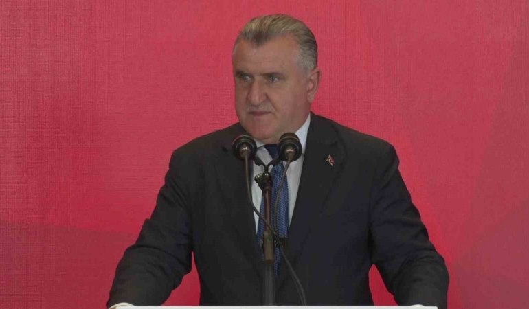 genclik-ve-spor-bakani-bak-turkiye-futbolunun-turk-sporunun-guclu-olmasini-istiyoruz-X4ireQUV.jpg