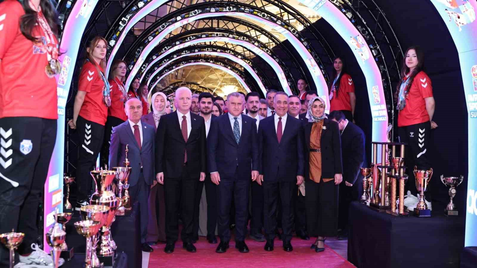 Gençlik ve Spor Bakanı Bak: "Türkiye her haliyle spor ülkesi olma yolunda hızlıca ilerliyor" 9 genclik ve spor bakani bak turkiye her haliyle spor ulkesi olma yolunda hizlica ilerliyor YQu7MuLZ