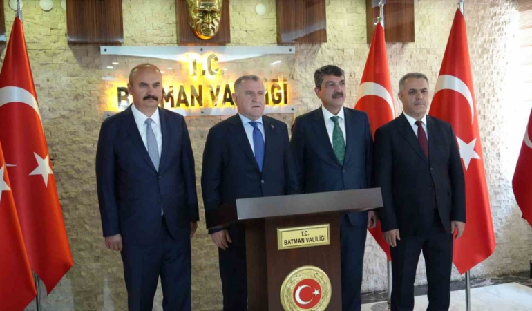 genclik-ve-spor-bakani-osman-askin-bak-batmanda-bWWHqdGP.jpg
