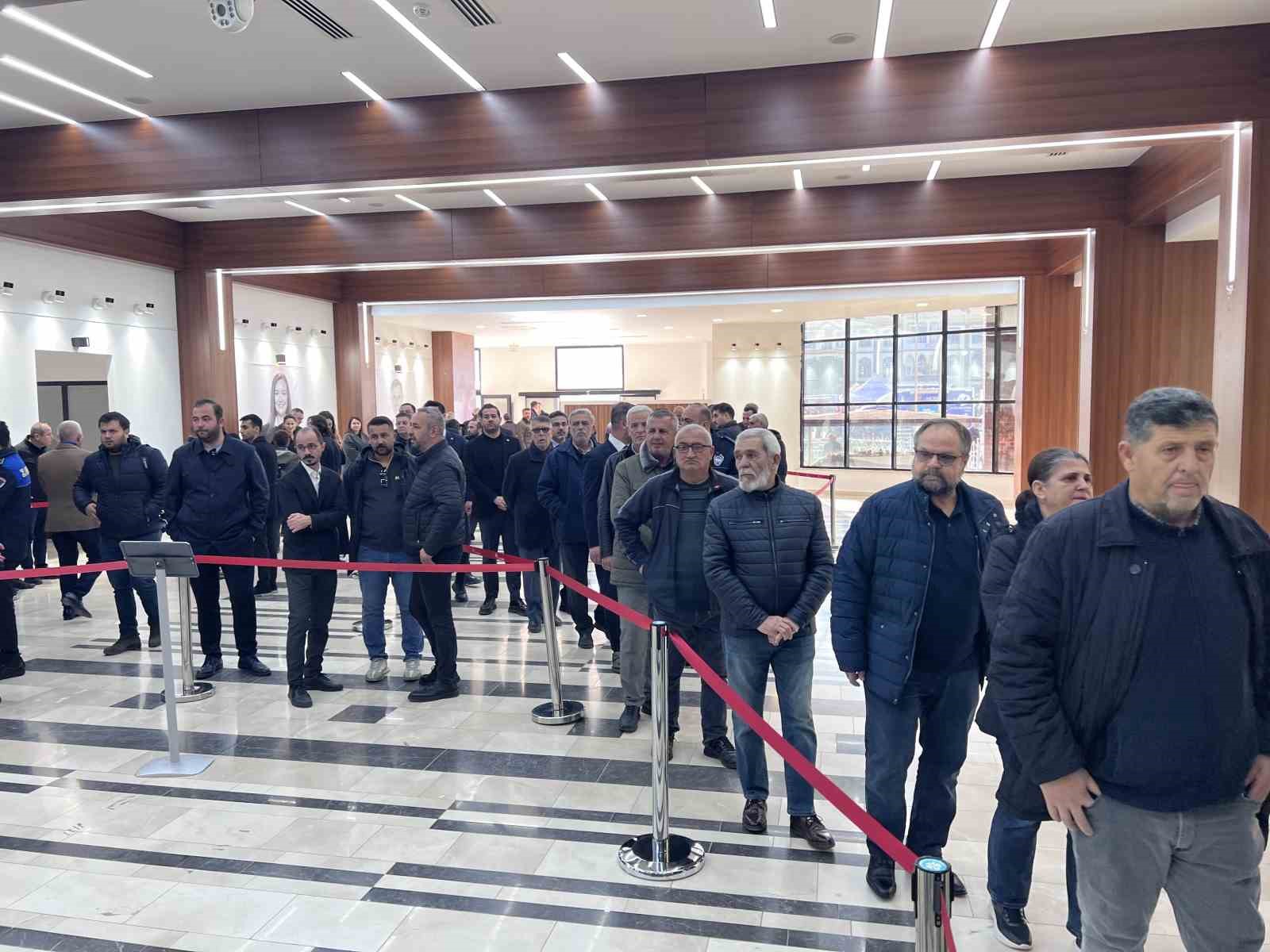 genel baskan ozel durbay ailesiyle beraber taziyeleri kabul etti 2 qnLjFzOP
