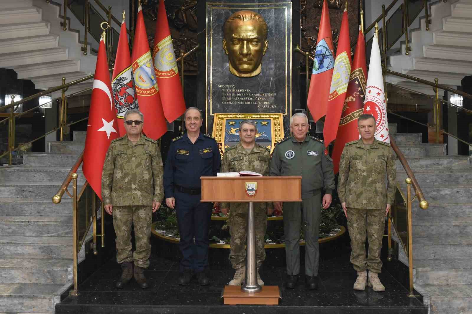 genelkurmay baskani bayraktaroglu 3uncu ordu komutanligini ziyaret etti 0