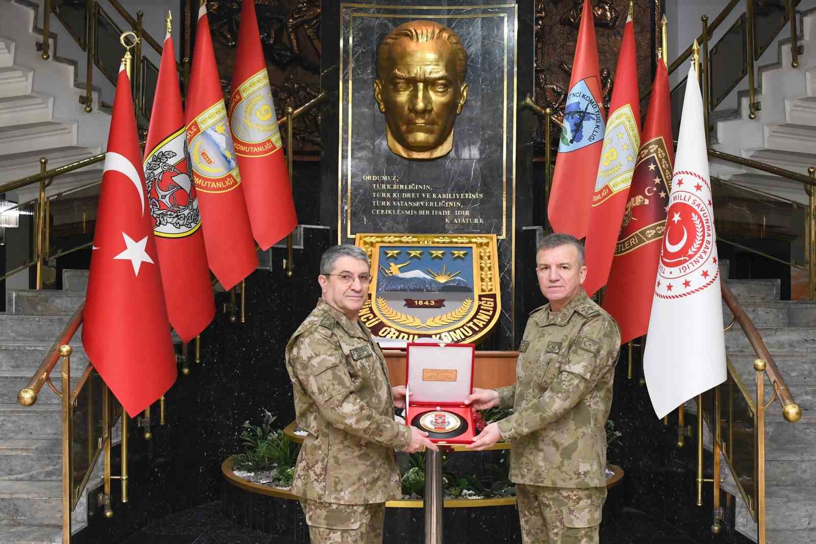 genelkurmay baskani bayraktaroglu 3uncu ordu komutanligini ziyaret etti 1 d3NljQLj