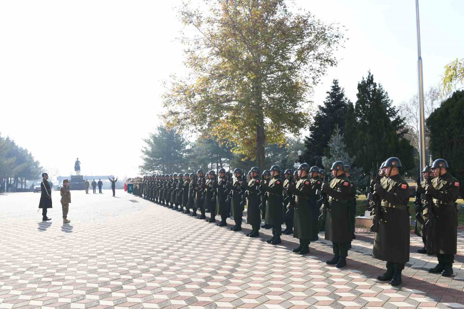 genelkurmay baskani bayraktaroglu 3uncu ordu komutanligini ziyaret etti 2