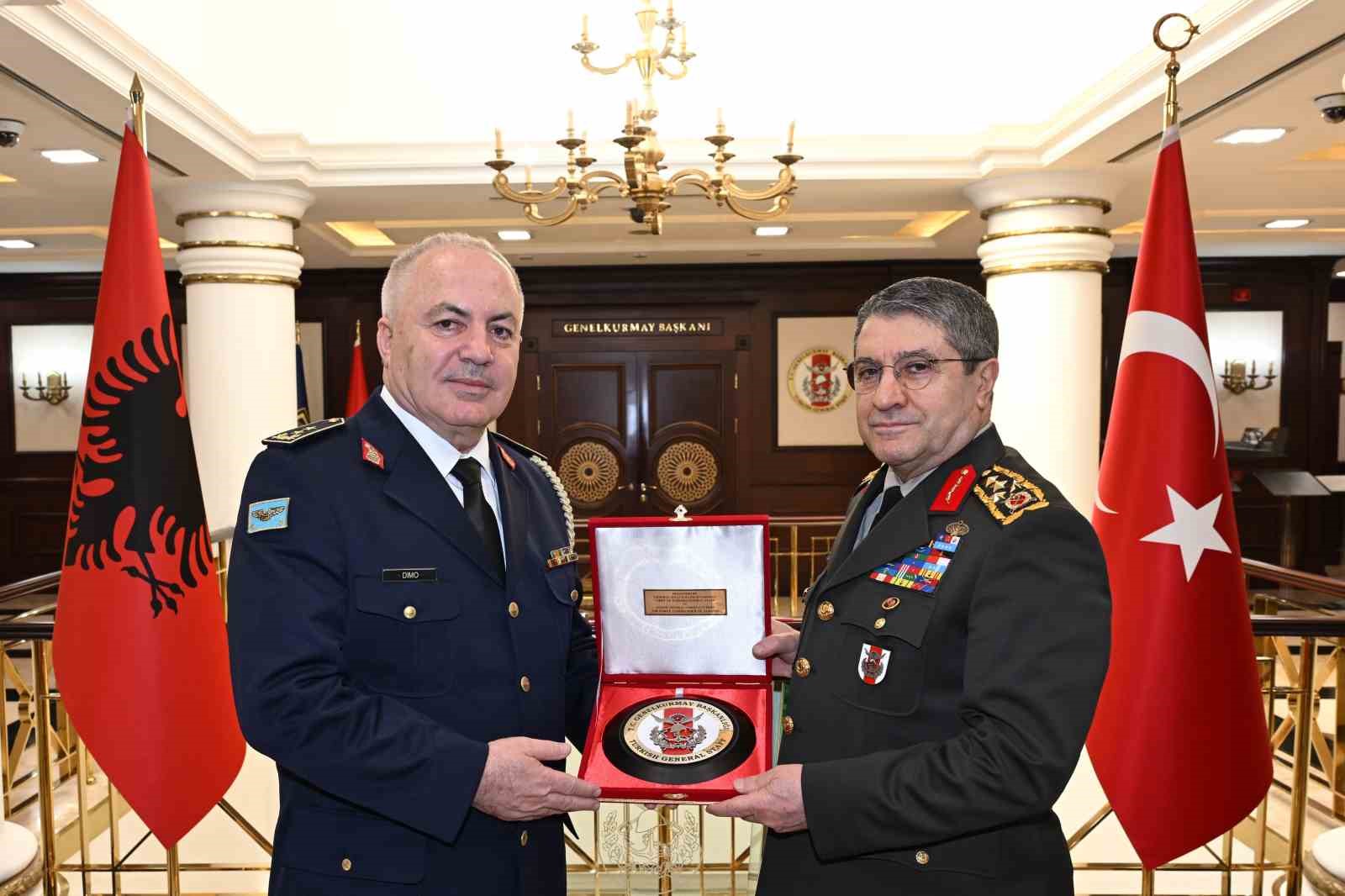 Genelkurmay Başkanı Bayraktaroğlu, Arnavutluk Hava Kuvvetleri Komutanı Dimo’yu kabul etti 5 genelkurmay baskani bayraktaroglu arnavutluk hava kuvvetleri komutani dimoyu kabul etti 1 4FS935Vp