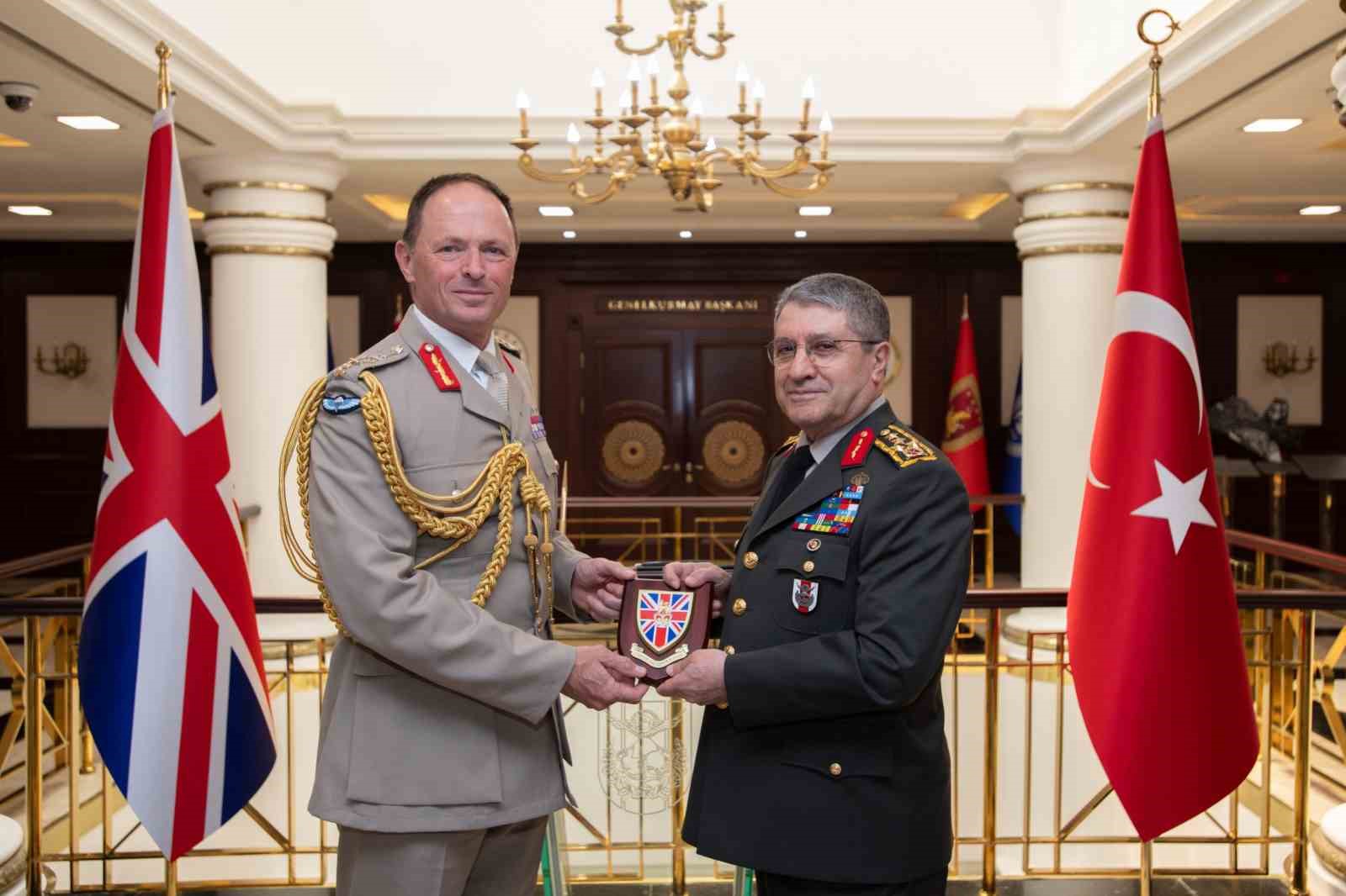 Genelkurmay Başkanı Bayraktaroğlu, Birleşik Krallık Kara Kuvvetleri Komutanı Orgeneral Walker’i kabul etti 5 genelkurmay baskani bayraktaroglu birlesik krallik kara kuvvetleri komutani orgeneral walkeri kabul etti 1 eSt3rHI1