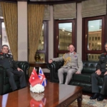 genelkurmay-baskani-bayraktaroglu-birlesik-krallik-kara-kuvvetleri-komutani-orgeneral-walkeri-kabul-etti-2vcht5jY.jpg