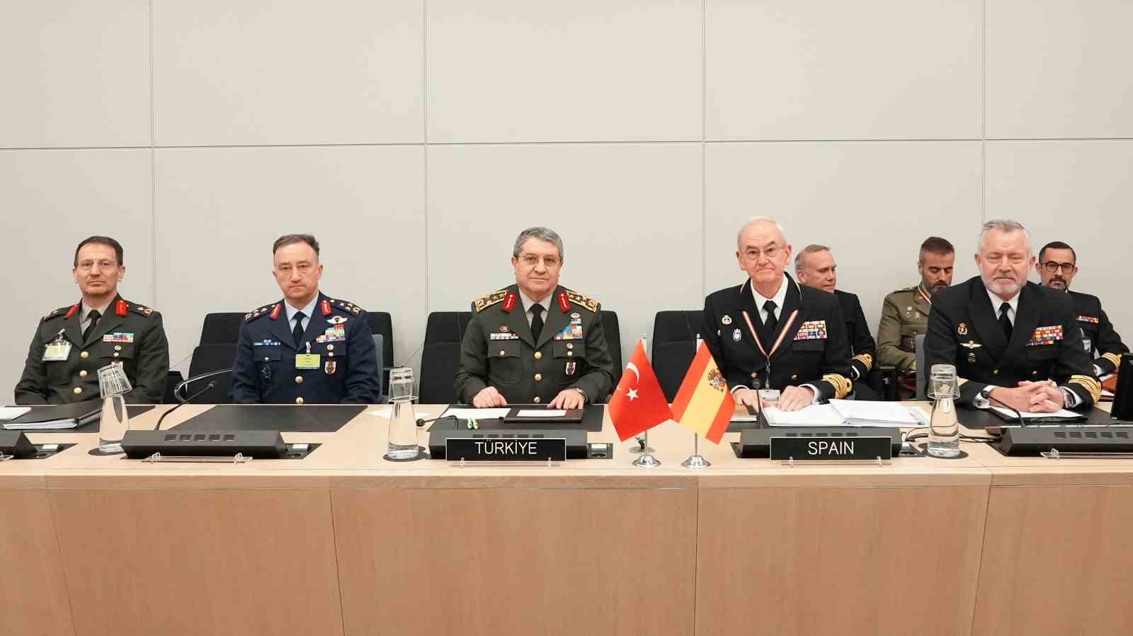 genelkurmay baskani bayraktaroglu ingiliz ispanyol ve italyan mevkidaslariyla bir araya geldi 1 nd2HI2Vk