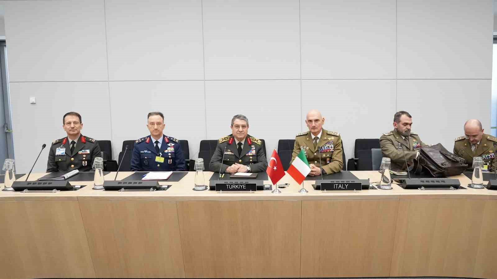genelkurmay baskani bayraktaroglu ingiliz ispanyol ve italyan mevkidaslariyla bir araya geldi 2 OG1q4OsM