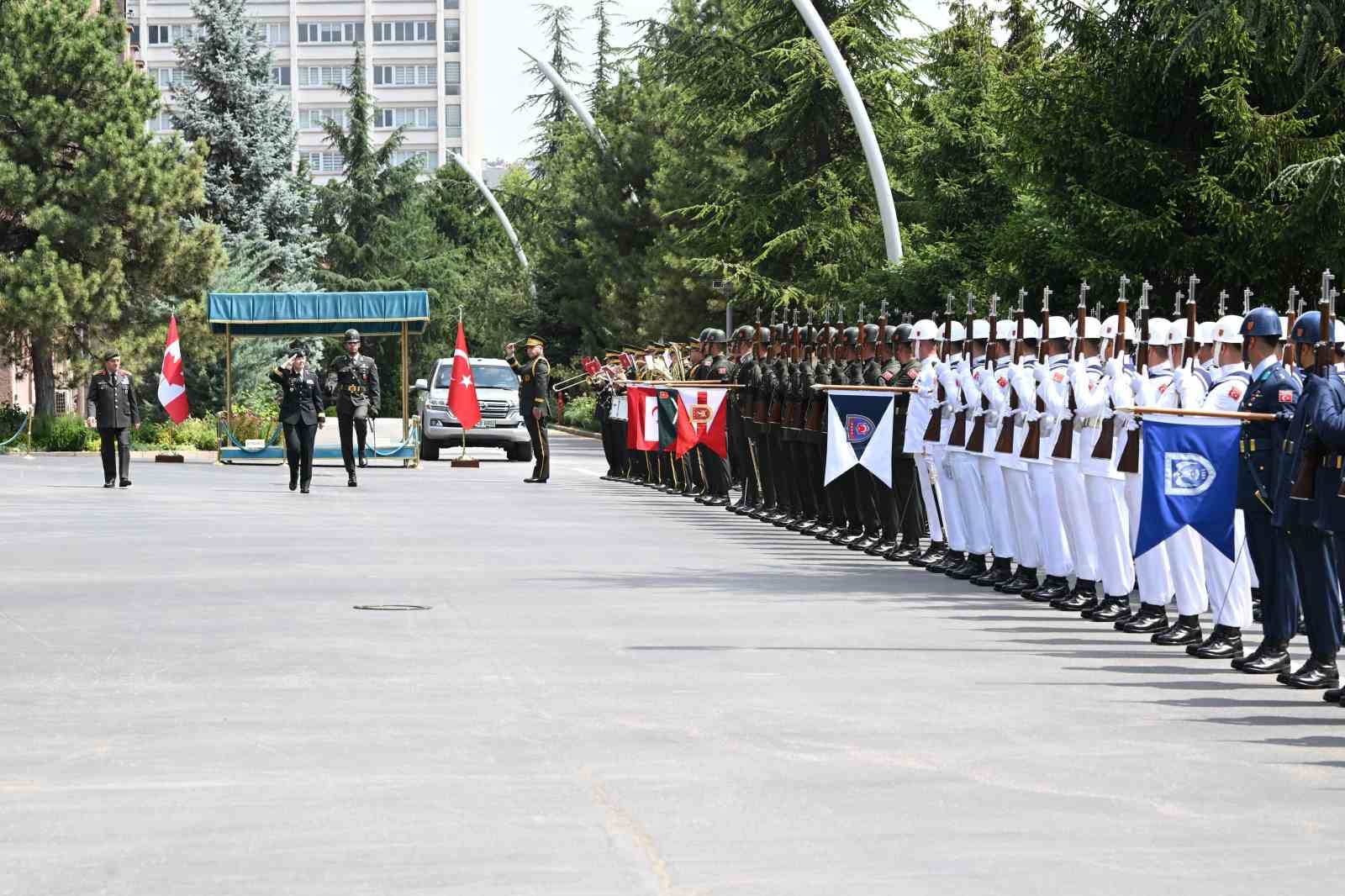 Genelkurmay Başkanı Bayraktaroğlu, Kanadalı mevkidaşı Carignan ile görüştü 5 genelkurmay baskani bayraktaroglu kanadali mevkidasi carignan ile gorustu 1 YPOzzJPn