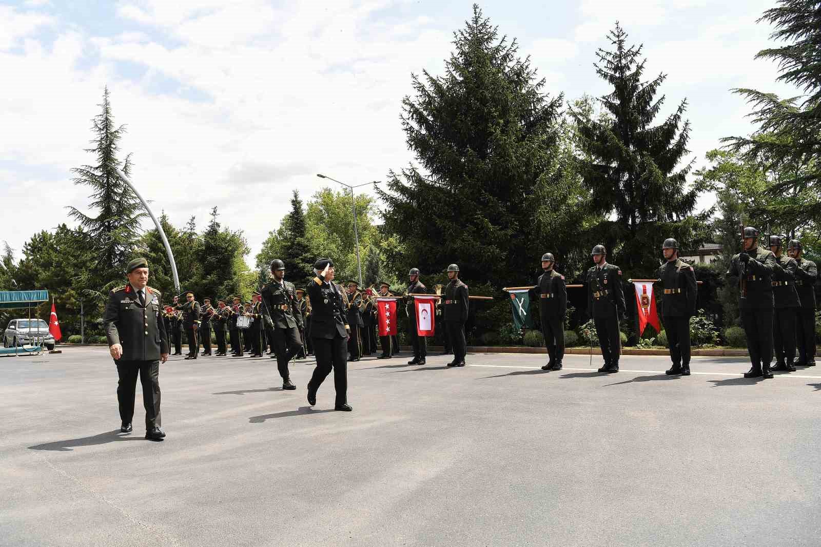 Genelkurmay Başkanı Bayraktaroğlu, Kanadalı mevkidaşı Carignan ile görüştü 6 genelkurmay baskani bayraktaroglu kanadali mevkidasi carignan ile gorustu 2 rF68w6gj