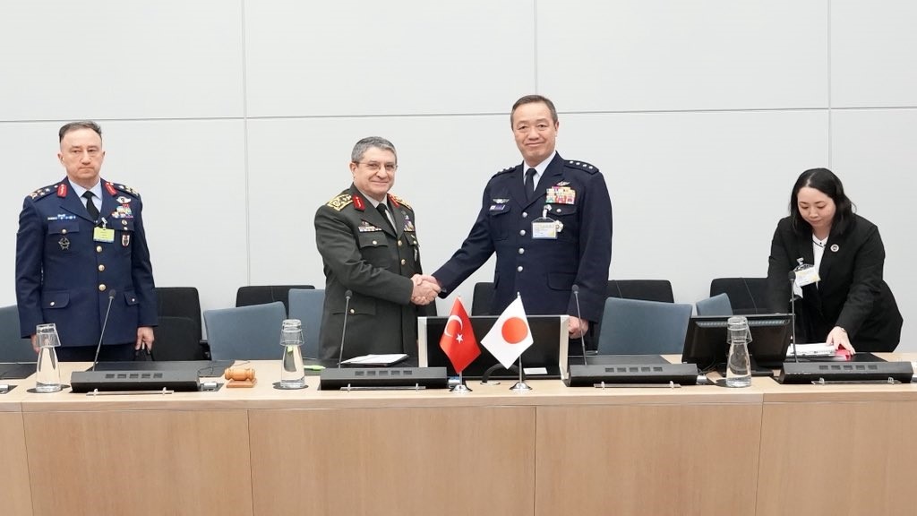 genelkurmay baskani orgeneral bayraktaroglu gurcu ve japon mevkidaslariyla gorustu 1