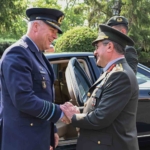 genelkurmay-baskani-orgeneral-bayraktaroglu-hollandali-mevkidasi-eichelsheim-ile-gorustu-vPY7PJIk.jpg