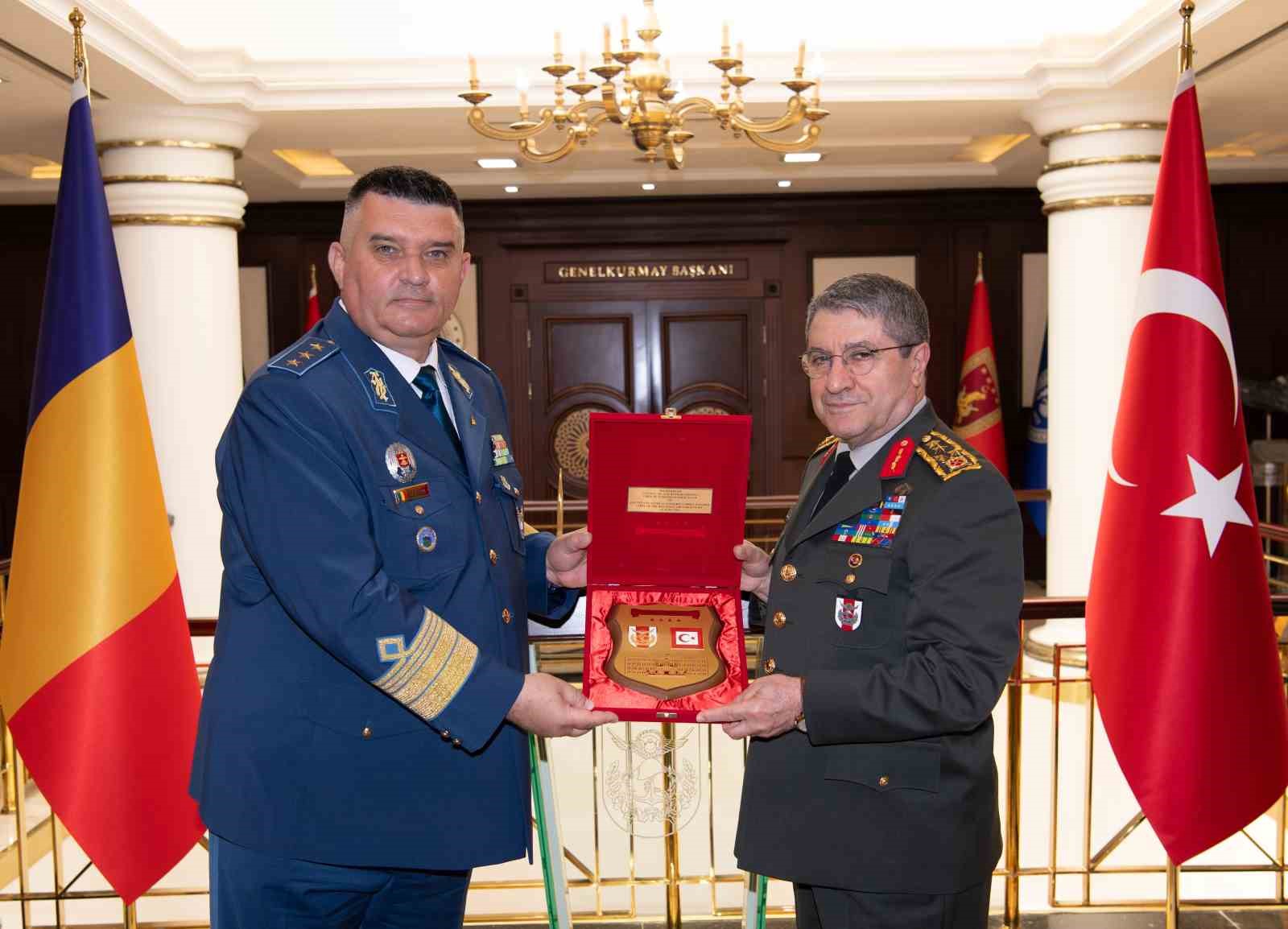 Genelkurmay Başkanı Orgeneral Bayraktaroğlu, Romanya Hava Kuvvetleri Komutanı Baraboi’yi kabul etti 5 genelkurmay baskani orgeneral bayraktaroglu romanya hava kuvvetleri komutani baraboiyi kabul etti 1 7g1dUtPY