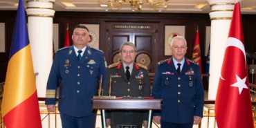 genelkurmay-baskani-orgeneral-bayraktaroglu-romanya-hava-kuvvetleri-komutani-baraboiyi-kabul-etti-tYNmUD8E.jpg