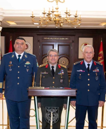 genelkurmay-baskani-orgeneral-bayraktaroglu-romanya-hava-kuvvetleri-komutani-baraboiyi-kabul-etti-tYNmUD8E.jpg