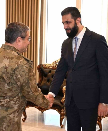 genelkurmay-baskani-orgeneral-bayraktaroglu-suriye-devlet-baskani-es-sara-ile-gorustu-wfHePAqq.jpg