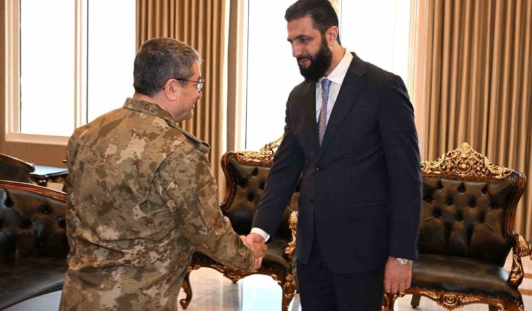 genelkurmay-baskani-orgeneral-bayraktaroglu-suriye-devlet-baskani-es-sara-ile-gorustu-wfHePAqq.jpg