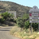 gercus-ilcesinde-sicaktan-bunalan-ciftciler-buz-gibi-kaynak-suyunda-serinliyor-rNGwJNv4.jpg