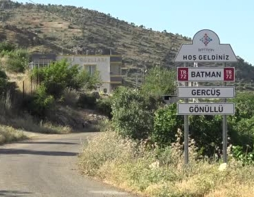gercus-ilcesinde-sicaktan-bunalan-ciftciler-buz-gibi-kaynak-suyunda-serinliyor-rNGwJNv4.jpg