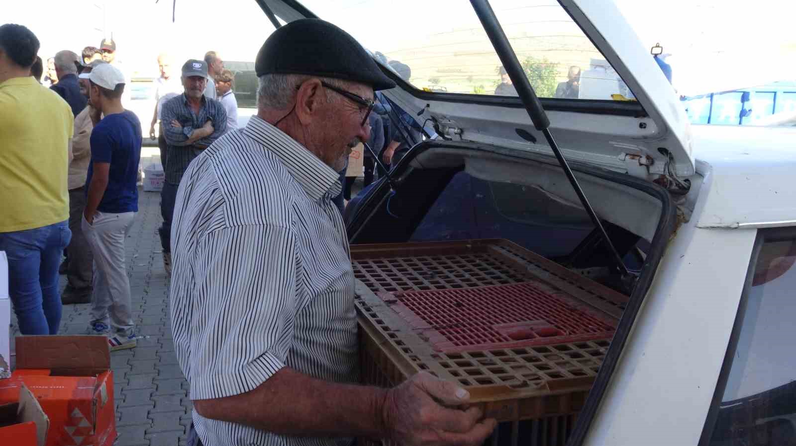 gercuste 107 ureticiye yuzde 75 hibeli tavuk ve yem dagitildi 0