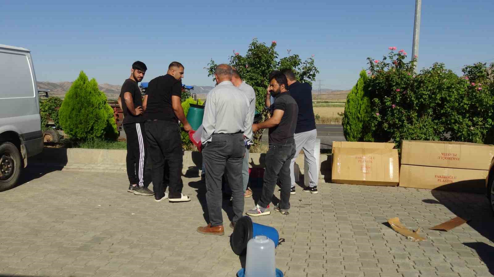 gercuste 107 ureticiye yuzde 75 hibeli tavuk ve yem dagitildi 2 W2eAUkbG