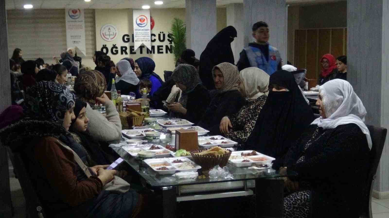 gercuste anlamli iftar bulusmasi 3 KuwfcEQD