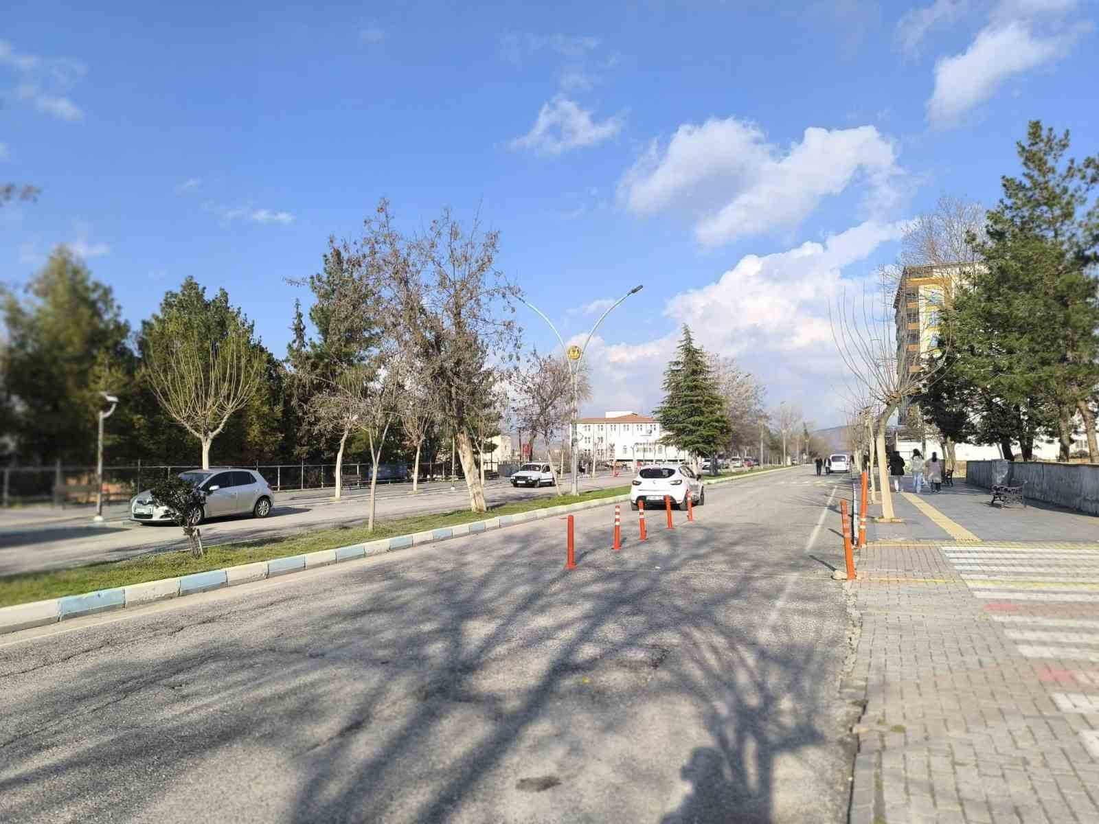 gercuste bulvar isgali kaldirilmayan egitim dubalari trafigi esir aldi 1