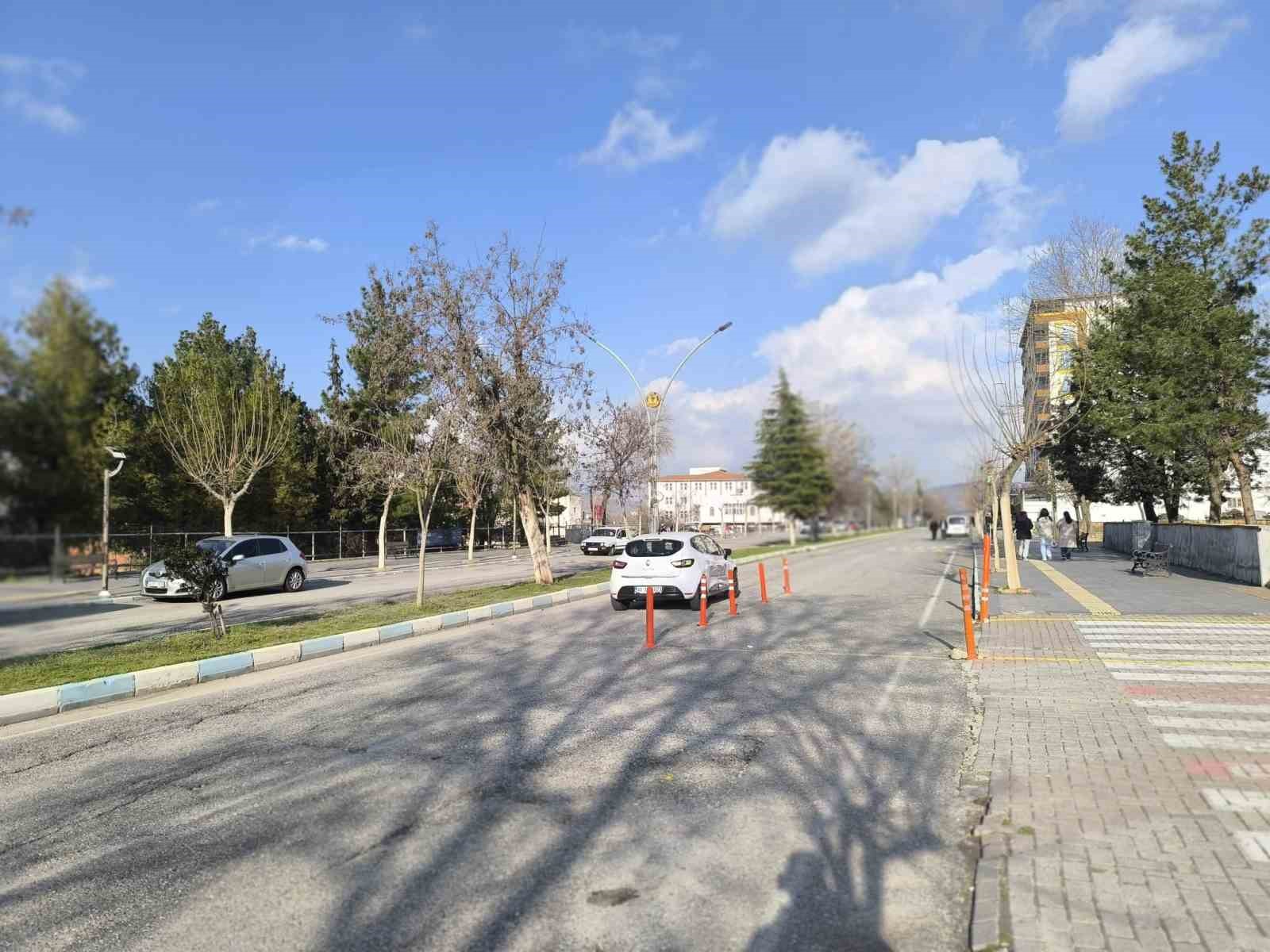 gercuste bulvar isgali kaldirilmayan egitim dubalari trafigi esir aldi 2 cKgP29bD