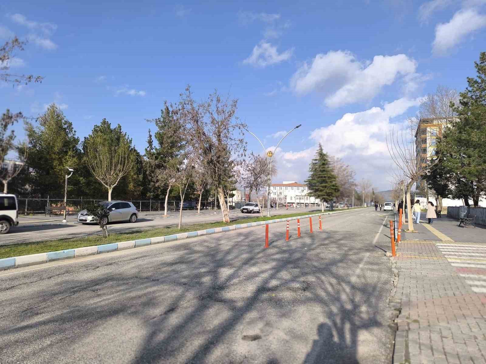 gercuste bulvar isgali kaldirilmayan egitim dubalari trafigi esir aldi 3 N8DjvOsy
