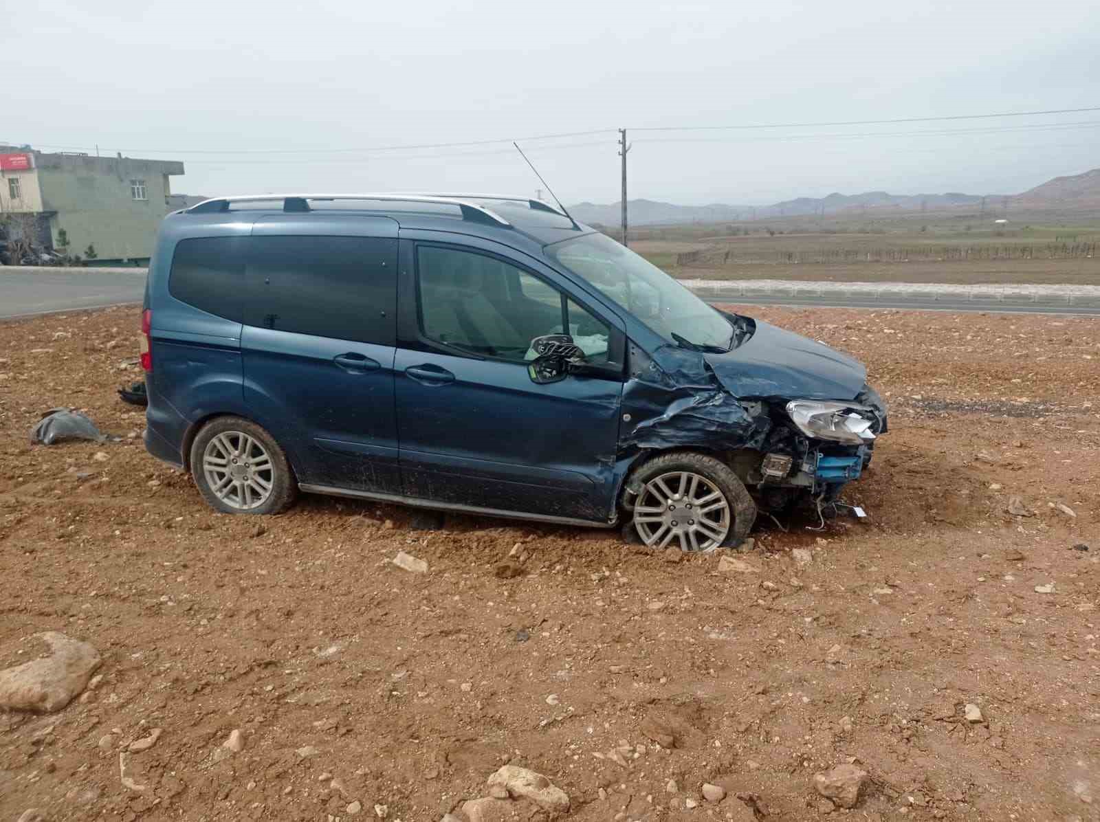 gercuste carpisan araclardan burunlari bile kanamadan kurtuldular 0 FLdvuG7J