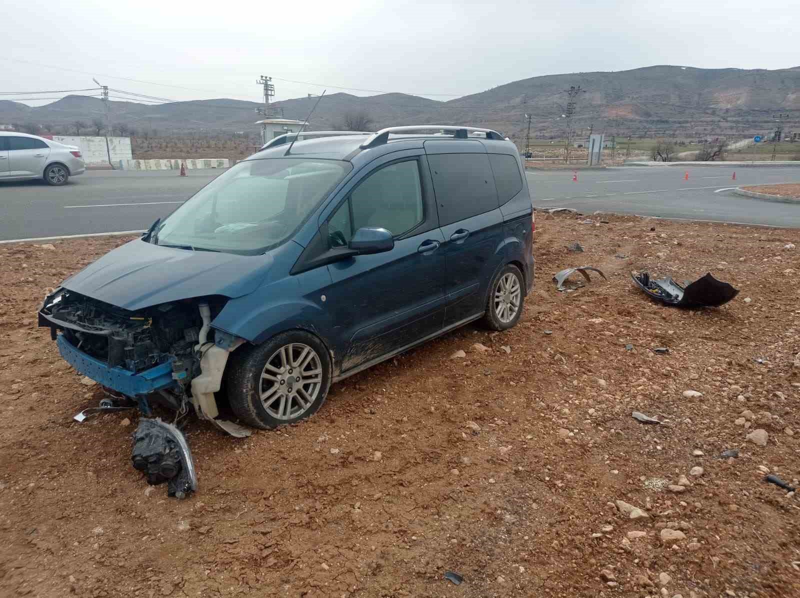 gercuste carpisan araclardan burunlari bile kanamadan kurtuldular 1 UhQpd6rp