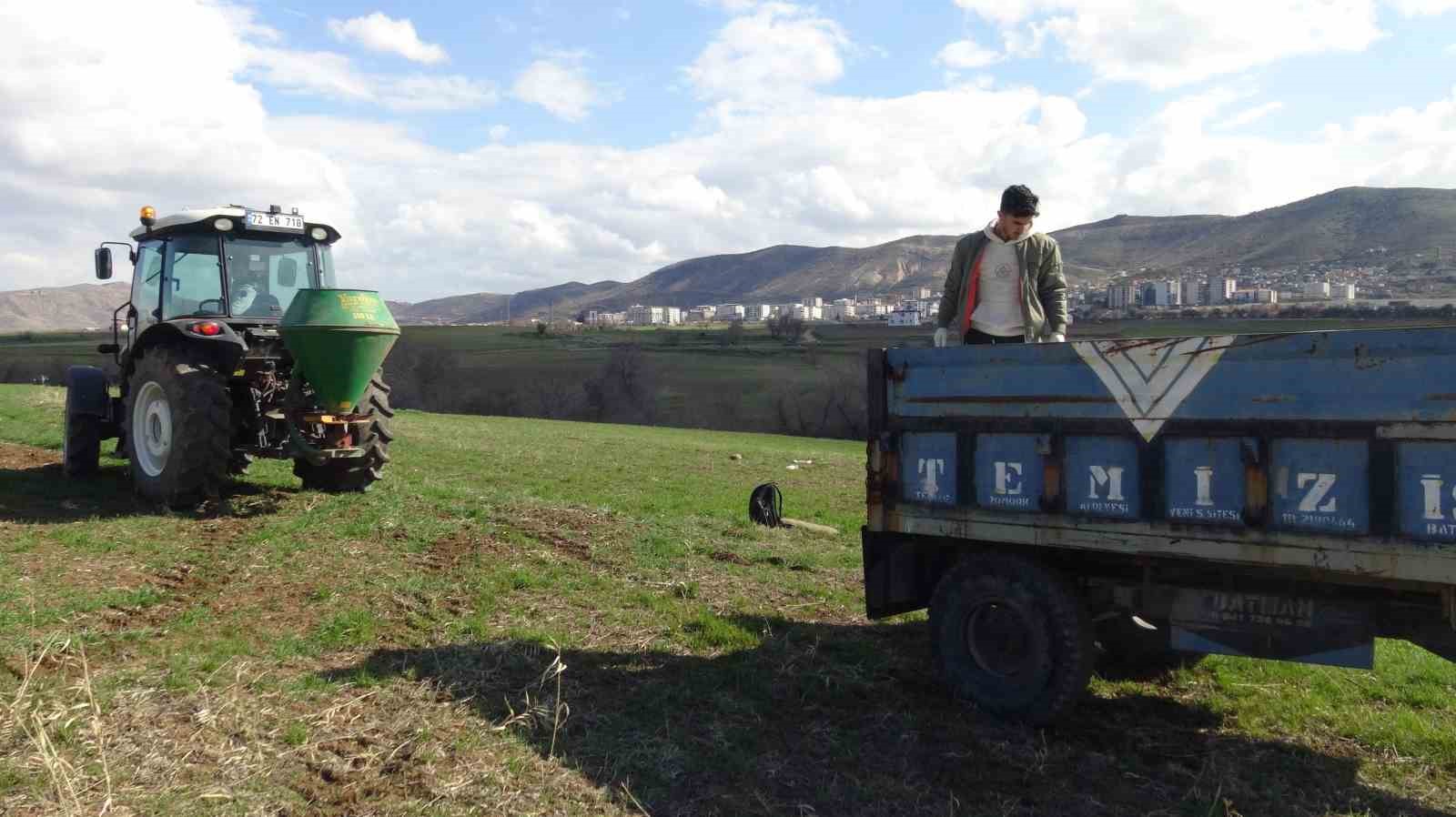 gercuste ciftcilerin bahar mesaisi basladi tarlalar gubreyle bulusuyor 1