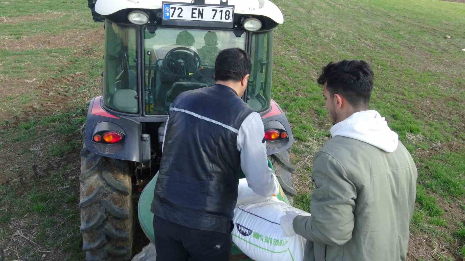gercuste ciftcilerin bahar mesaisi basladi tarlalar gubreyle bulusuyor 2 cjSmaa9E