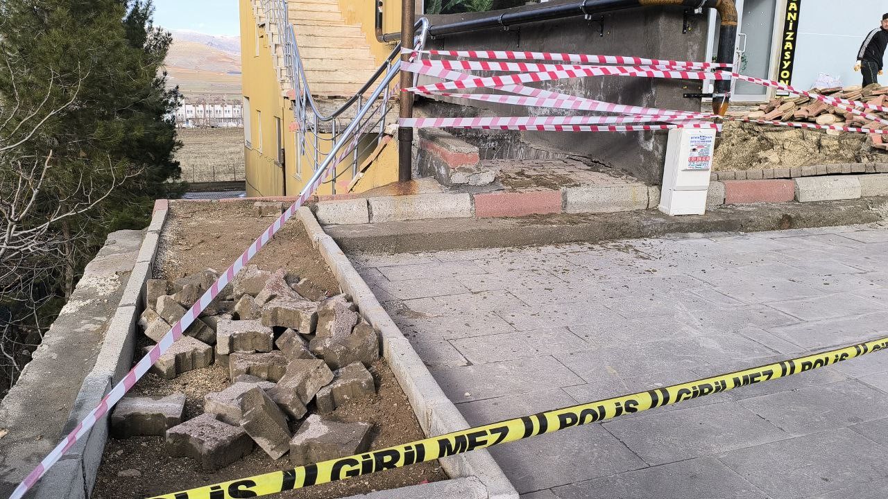 gercuste facianin esiginden donuldu 12 katli binanin merdiveni coktu 2 AKdjt4T6