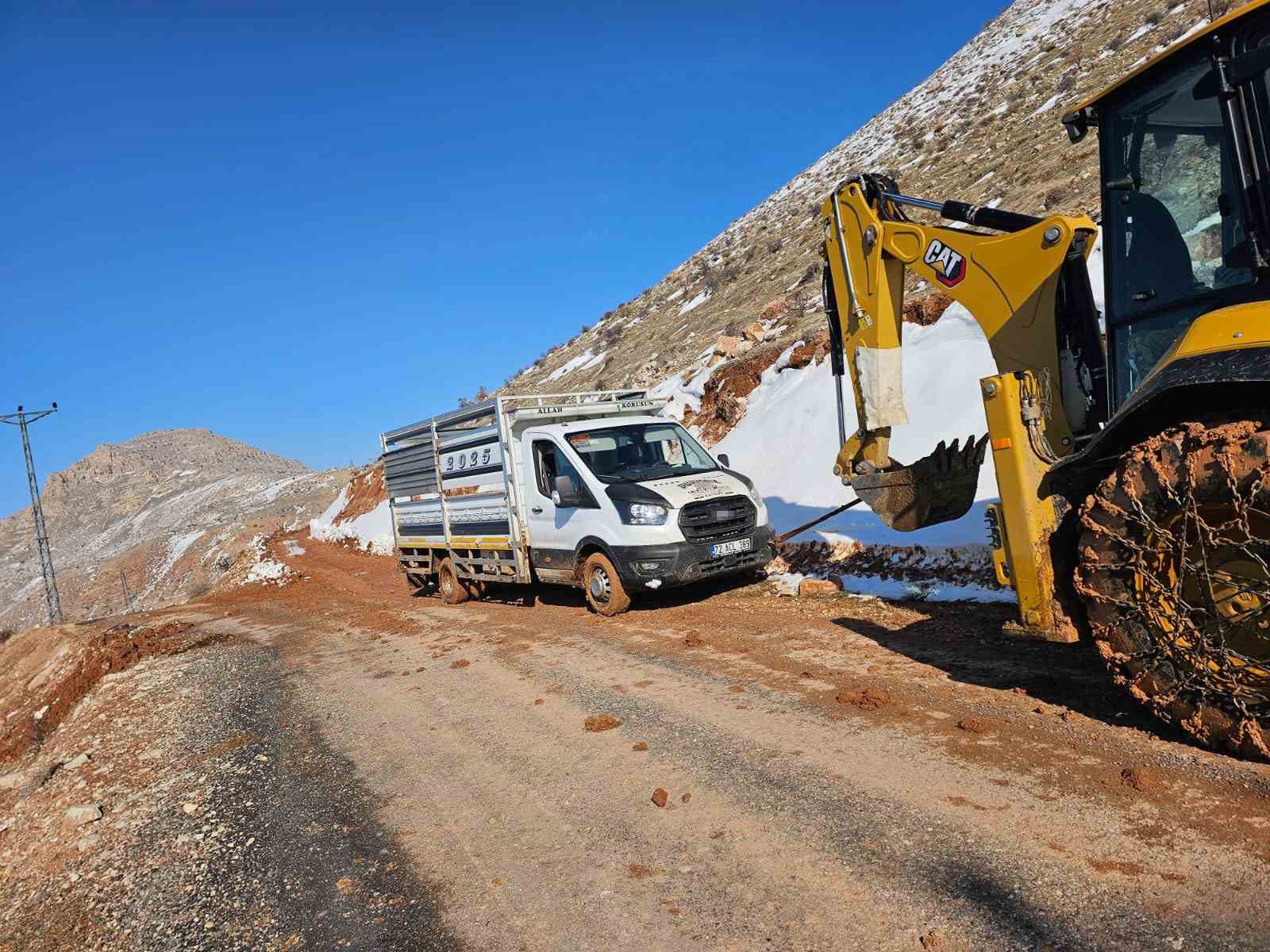 Gercüş’te göçerlerin imdadına Özel İdare yetişti 5 gercuste gocerlerin imdadina ozel idare yetisti 1 yTnRUfjy