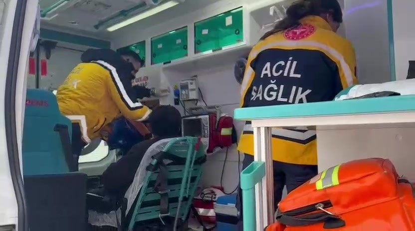 gercuste hasta vatandas ambulans ve mahsur kalan araclar kurtarildi 1 ZWvETfm7