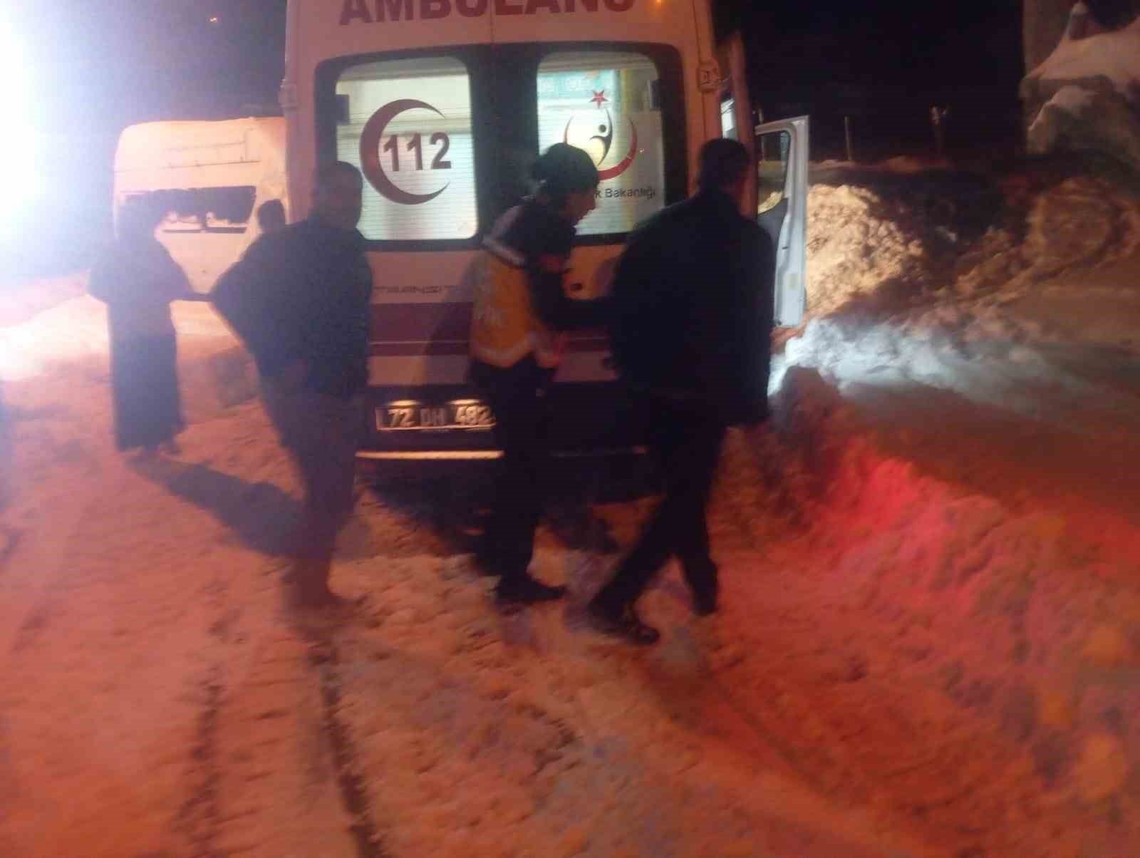 gercuste hasta vatandas ambulans ve mahsur kalan araclar kurtarildi 6 J3nNBNWZ