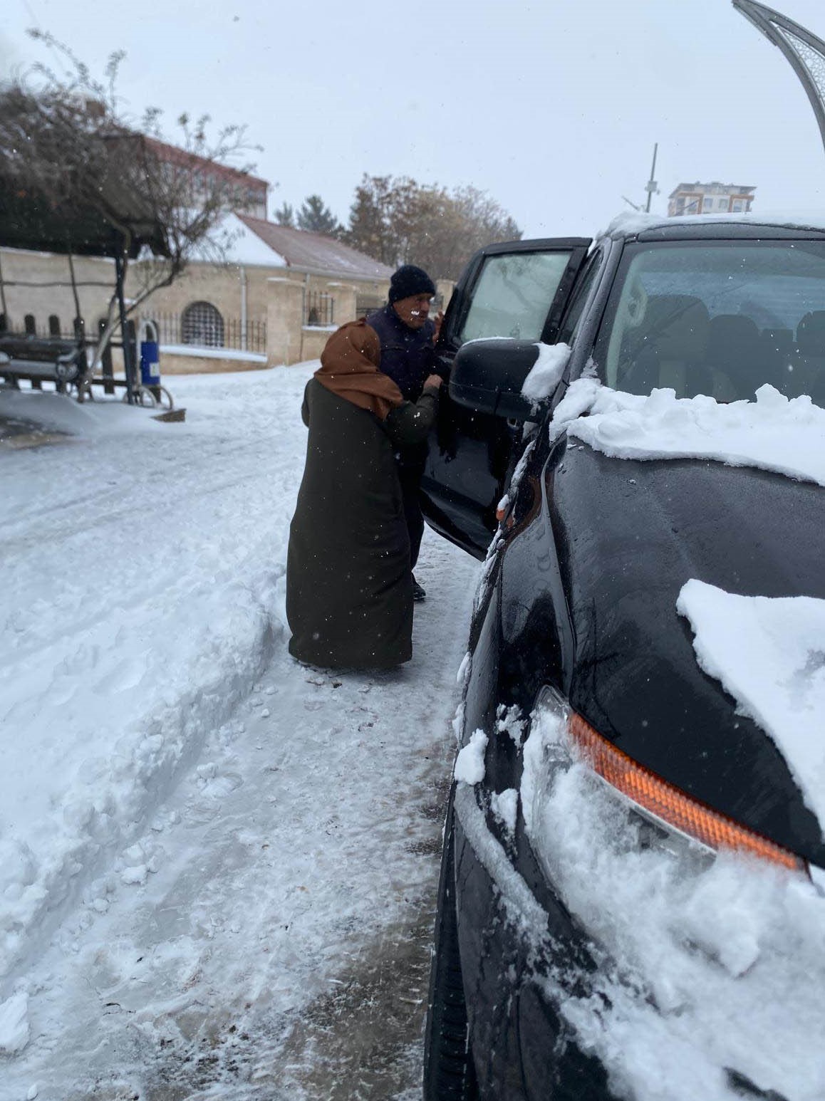 gercuste hastalar icin yollar kureklerle acildi 4 tX3gyfqg