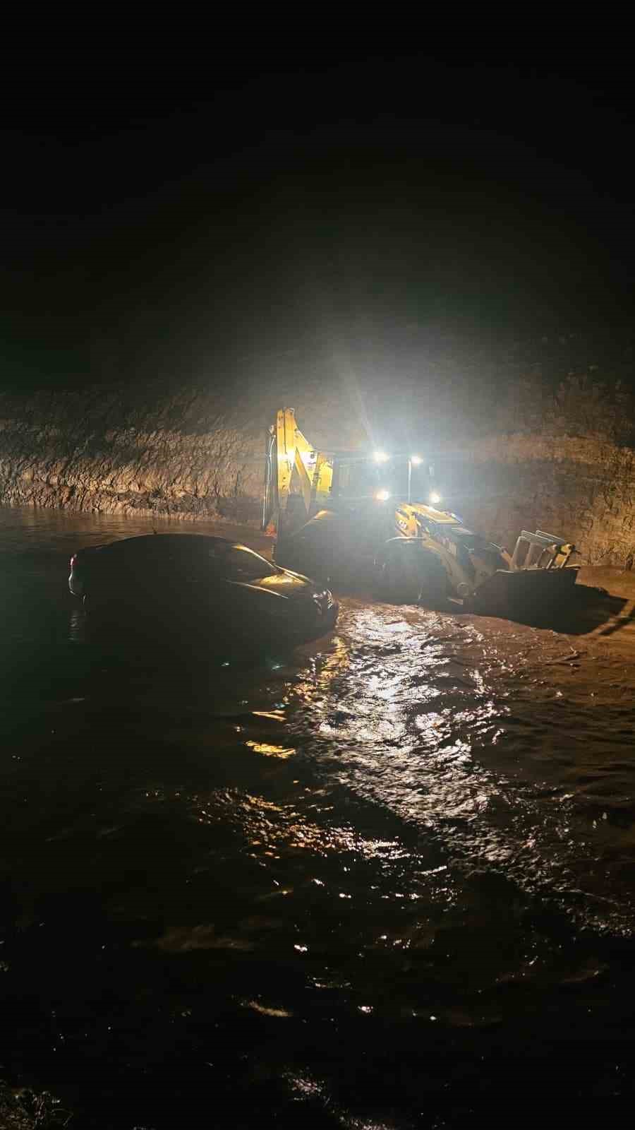 gercuste heyelan mahsur kalan vatandaslar kurtarildi 1 ar6bDajm