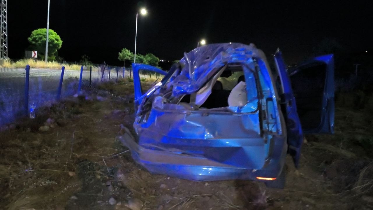 gercuste hurdaya donen aractan burnu bile kanamadan cikti 2 UGDNvA8Y
