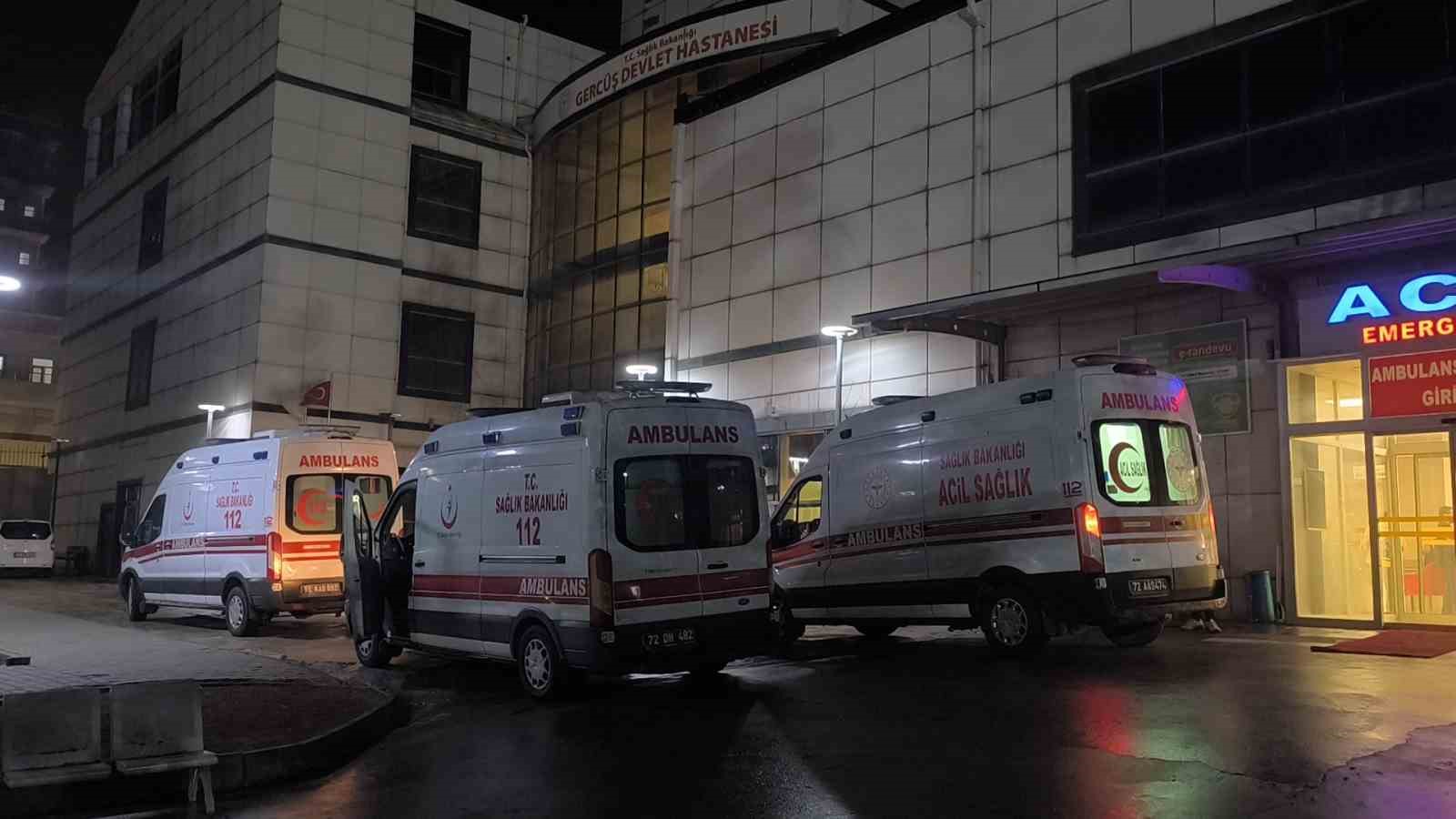 Gercüş’te karbonmonoksit gazından etkilenen 4’ü çocuk 7 kişi hastaneye kaldırıldı 7 gercuste karbonmonoksit gazindan etkilenen 4u cocuk 7 kisi hastaneye kaldirildi 3 ATR4sDgb