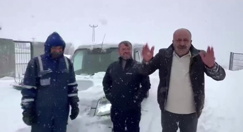gercuste karda mahsur kalan 5 kisi kurtarildi 2