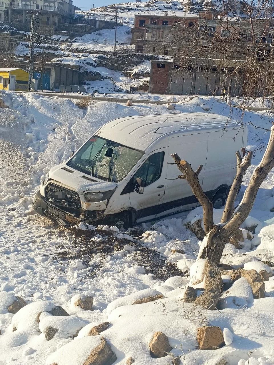 gercuste minibus sarampole devrildi 3 yarali 1 UI57bqgj