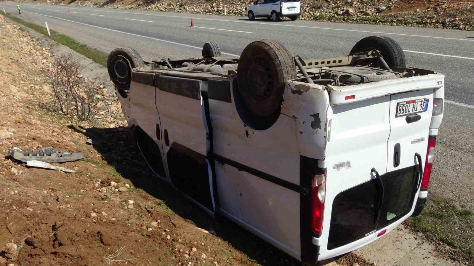 gercuste minibus takla atti 1 yarali 4 B4dGVVrN